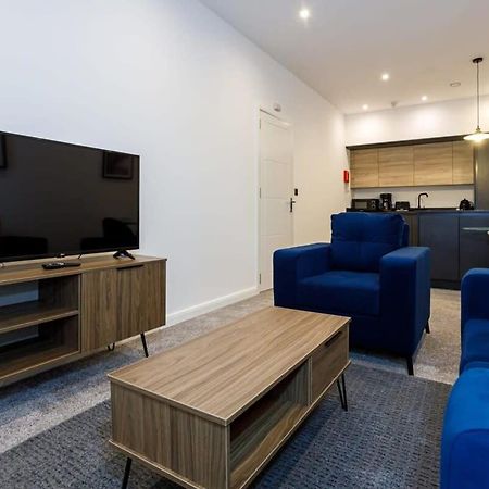 Contemporary 1 Bed Apartment Central Болтон Экстерьер фото