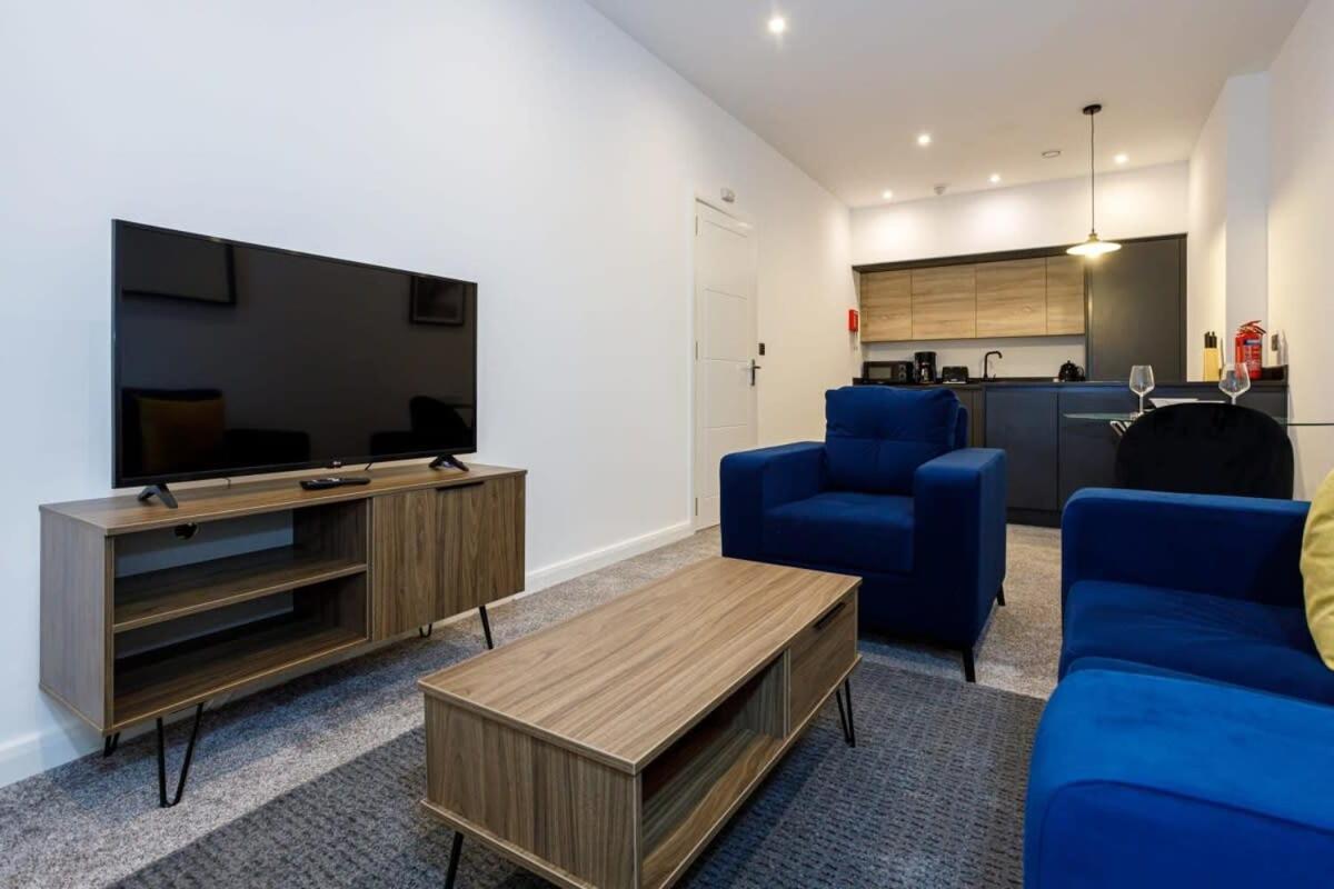 Contemporary 1 Bed Apartment Central Болтон Экстерьер фото